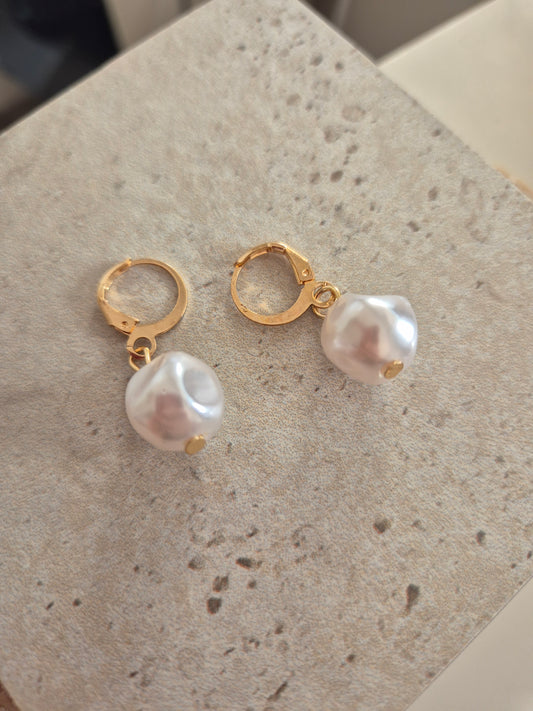 Samia Earrings - Gold and Pearls