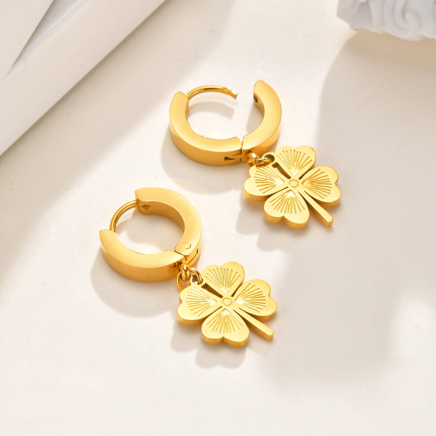 Goldie Clover Huggies