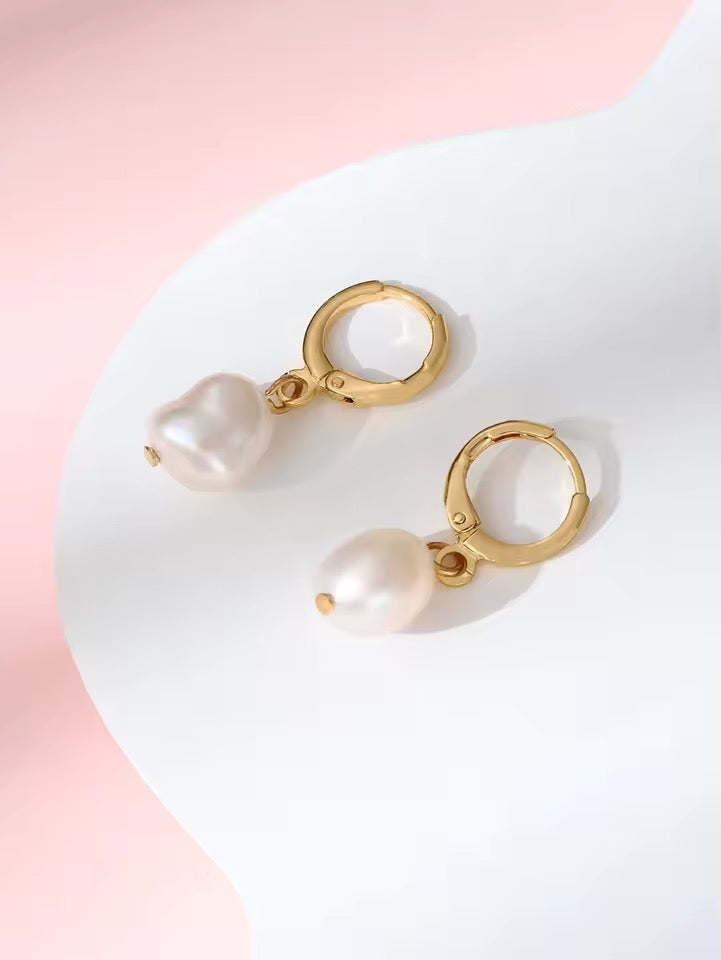 Samia Earrings - Gold and Pearls