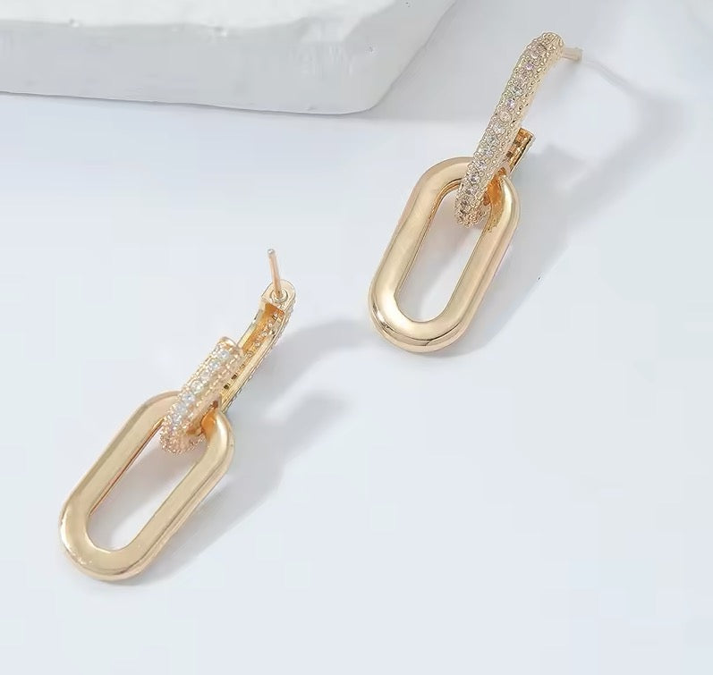 Elegant luxury jewellery from Luxe & Co., featuring high-quality materials like stainless steel, designed to elevate any outfit. Hypoallergenic, Tarnish-free, Waterproof.
