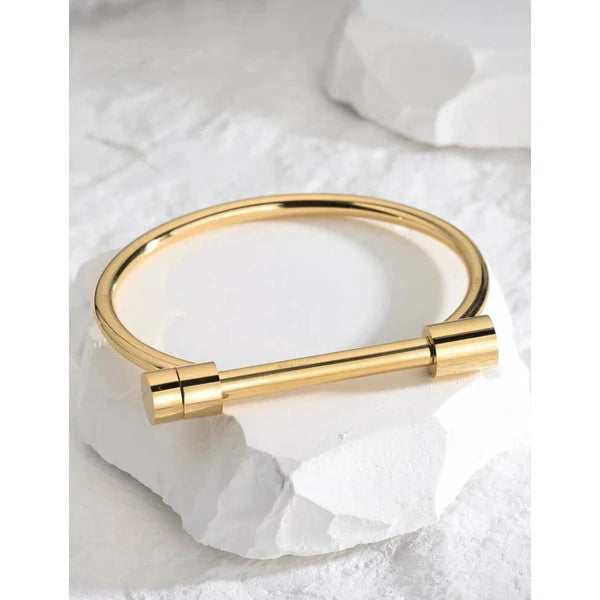 Elegant luxury jewellery from Luxe & Co., featuring high-quality materials like stainless steel, designed to elevate any outfit. Hypoallergenic, Tarnish-free, Waterproof.