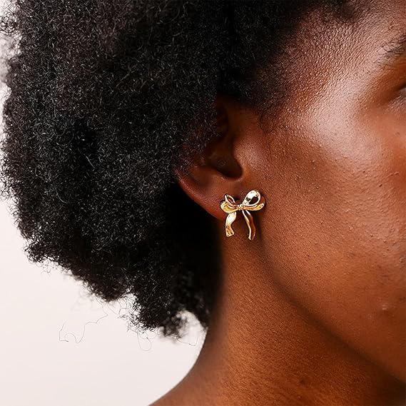 Elegant luxury jewellery from Luxe & Co., featuring high-quality materials like stainless steel, designed to elevate any outfit. Hypoallergenic, Tarnish-free, Waterproof.