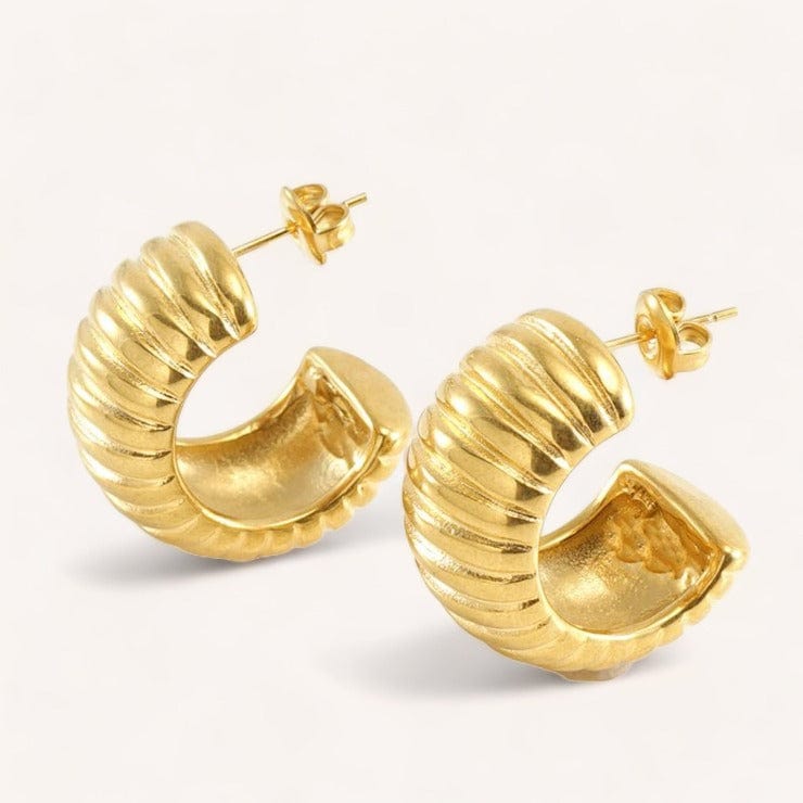 Elegant luxury jewellery from Luxe & Co., featuring high-quality materials like stainless steel, designed to elevate any outfit. Hypoallergenic, Tarnish-free, Waterproof.