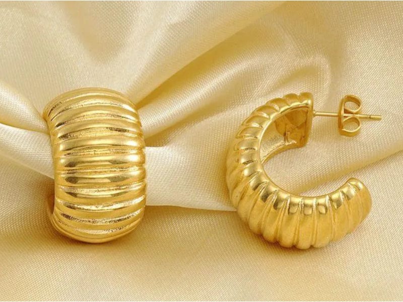 Elegant luxury jewellery from Luxe & Co., featuring high-quality materials like stainless steel, designed to elevate any outfit. Hypoallergenic, Tarnish-free, Waterproof.