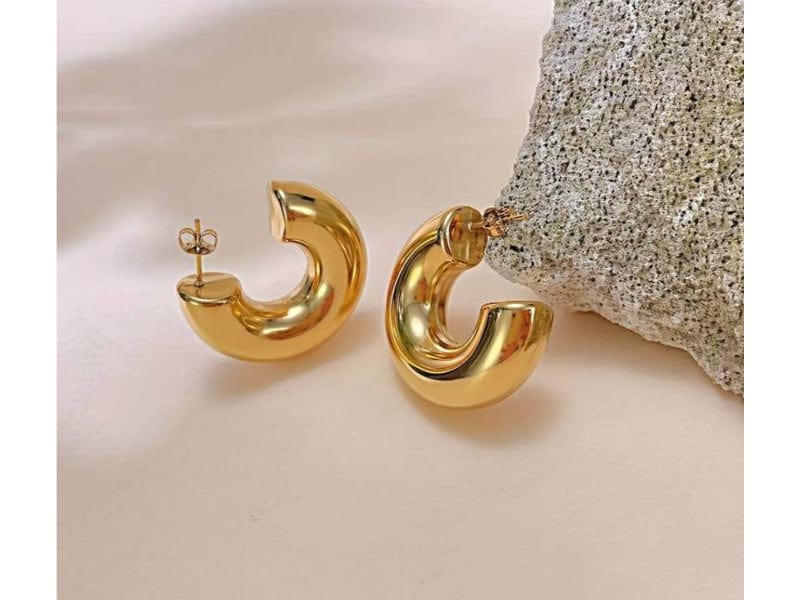 Elegant luxury jewellery from Luxe & Co., featuring high-quality materials like stainless steel, designed to elevate any outfit. Hypoallergenic, Tarnish-free, Waterproof.