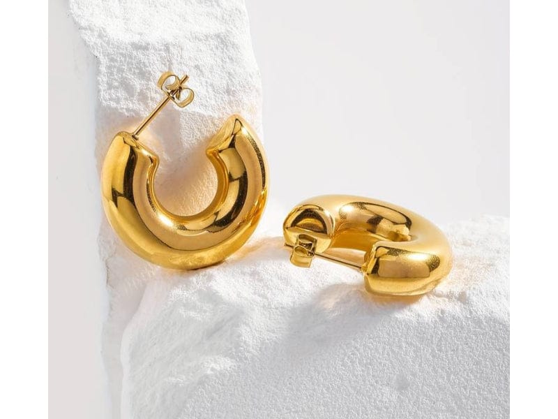 Elegant luxury jewellery from Luxe & Co., featuring high-quality materials like stainless steel, designed to elevate any outfit. Hypoallergenic, Tarnish-free, Waterproof.