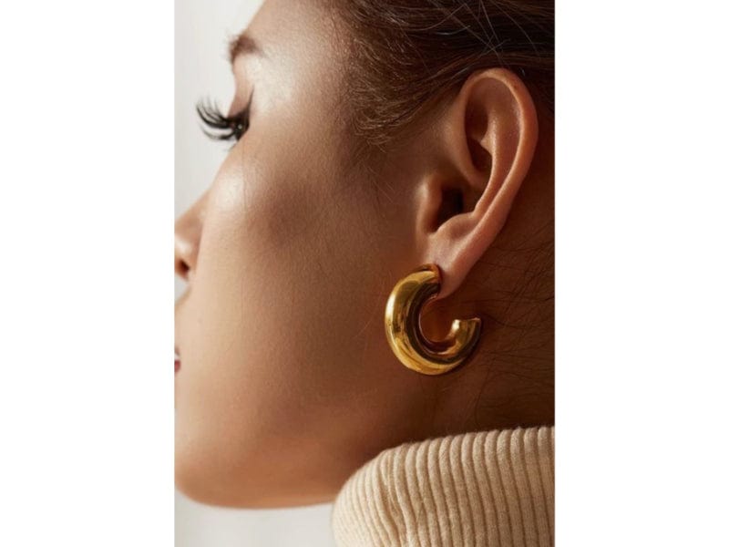 Elegant luxury jewellery from Luxe & Co., featuring high-quality materials like stainless steel, designed to elevate any outfit. Hypoallergenic, Tarnish-free, Waterproof.