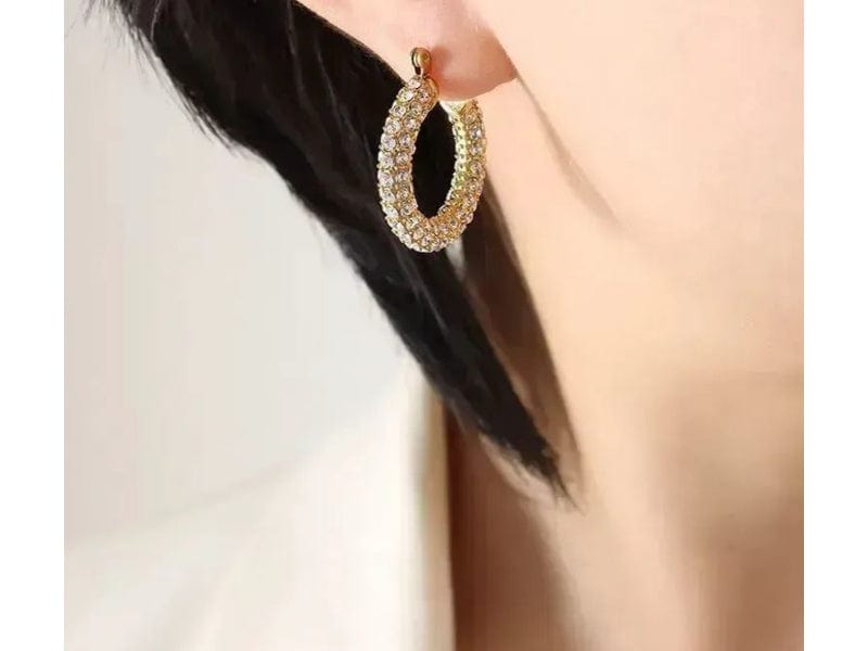 Elegant luxury jewellery from Luxe & Co., featuring high-quality materials like stainless steel, designed to elevate any outfit. Hypoallergenic, Tarnish-free, Waterproof.