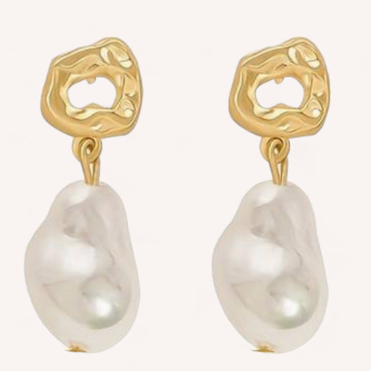 Elegant luxury jewellery from Luxe & Co., featuring high-quality materials like stainless steel, designed to elevate any outfit. Hypoallergenic, Tarnish-free, Waterproof.