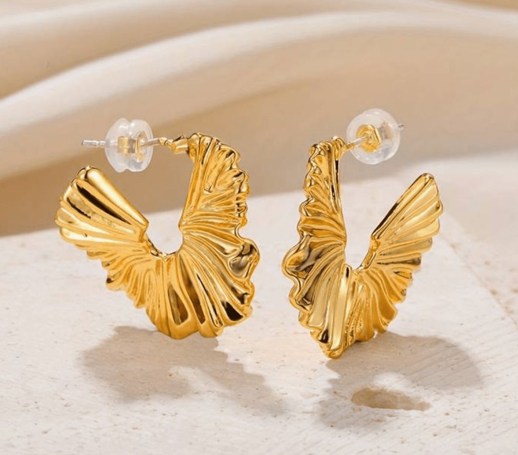 Elegant luxury jewellery from Luxe & Co., featuring high-quality materials like stainless steel, designed to elevate any outfit. Hypoallergenic, Tarnish-free, Waterproof.