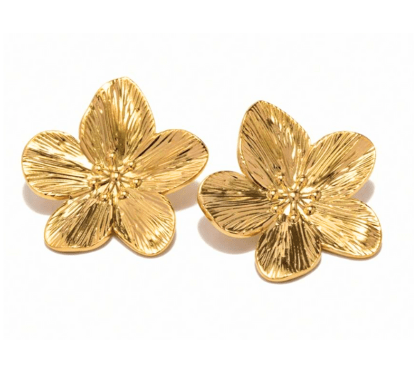 Elegant luxury jewellery from Luxe & Co., featuring high-quality materials like stainless steel, designed to elevate any outfit. Hypoallergenic, Tarnish-free, Waterproof.