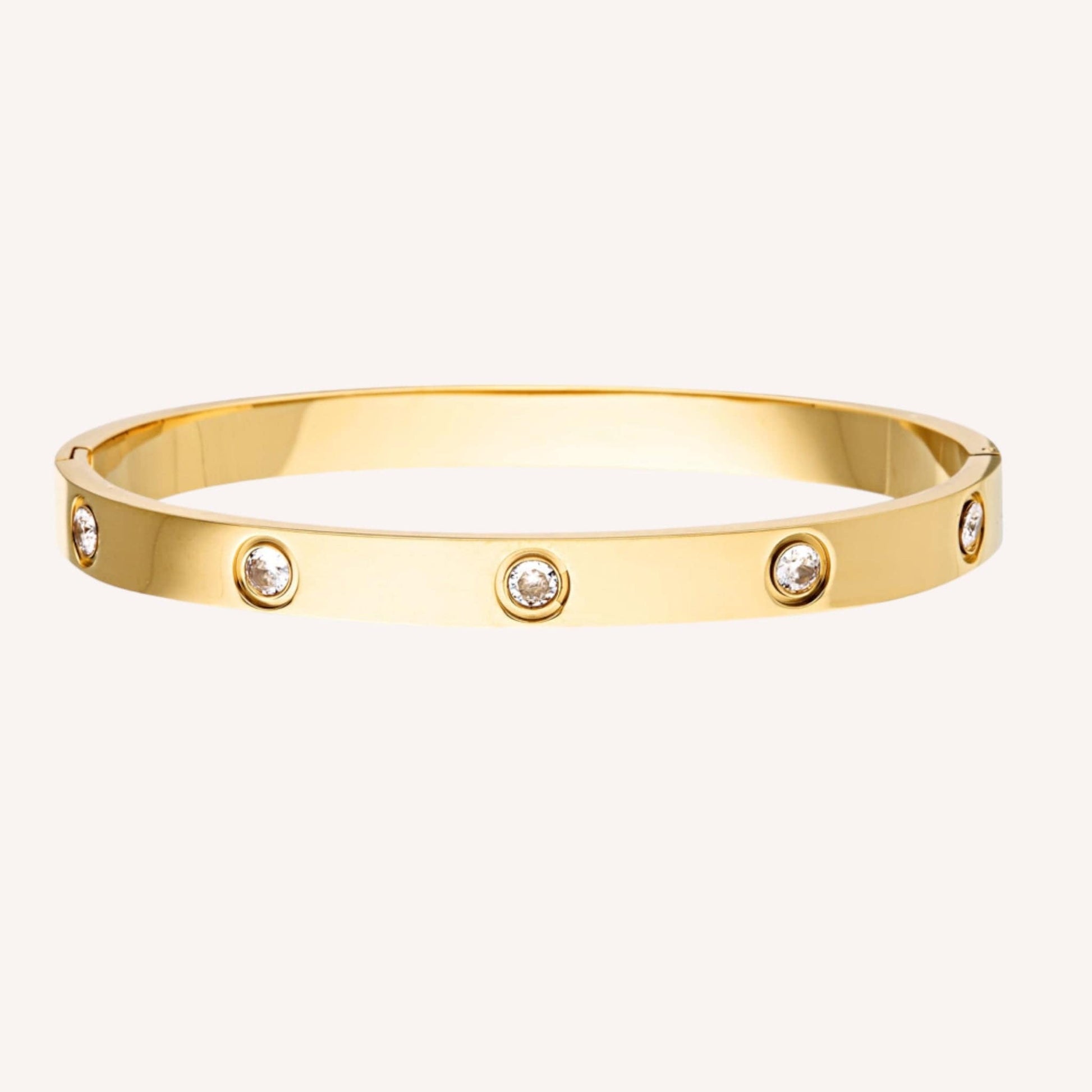 Elegant luxury jewellery from Luxe & Co., featuring high-quality materials like stainless steel, designed to elevate any outfit. Hypoallergenic, Tarnish-free, Waterproof.