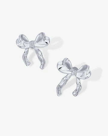 Elegant luxury jewellery from Luxe & Co., featuring high-quality materials like stainless steel, designed to elevate any outfit. Hypoallergenic, Tarnish-free, Waterproof.