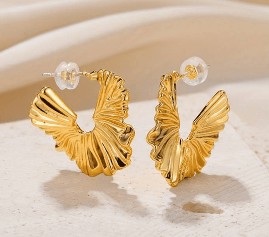 Elegant luxury jewellery from Luxe & Co., featuring high-quality materials like stainless steel, designed to elevate any outfit. Hypoallergenic, Tarnish-free, Waterproof.