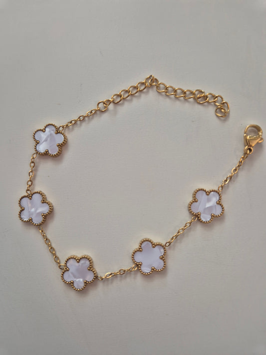 Elegant luxury jewellery from Luxe & Co., featuring high-quality materials like stainless steel, designed to elevate any outfit. Hypoallergenic, Tarnish-free, Waterproof.